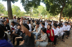 Học sinh Yên Lạc 2 hào hứng với hoạt động hướng nghiệp