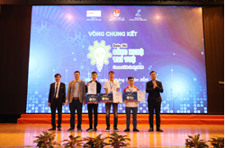 Chie-tech trainers awarded online voting prizes