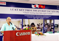 Mr. Sachio Kageyama - General Director of Canon  Vietnam made speech