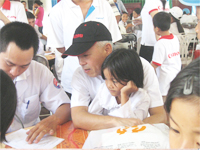 Scene of Health check and donate gifts day at Thai Bao commune, Gia Binh district.