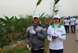 Plant tree together for a green Vietnam