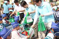 Representatives give to pupils