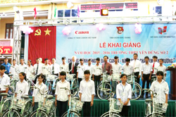 Students received bicycle with happiness