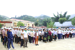 Đông đảo người dân địa phương tham gia ngày hội trồng rừng cùng các tình nguyện viên Canon Việt Nam