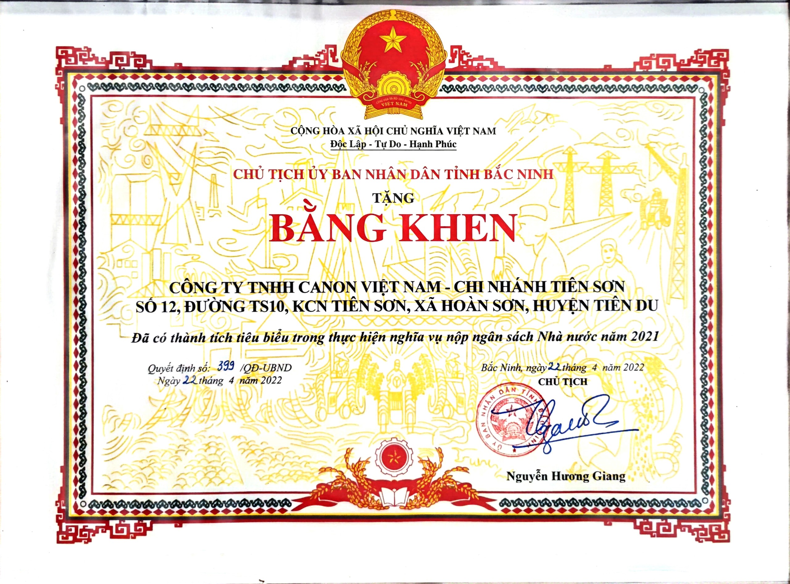 Receive merit certificate from Chairwoman of Bac Ninh Provincial People’s Committee for Tien Son Factory for typical achievement in the implementation of the State Budget in 2021 (04/2022)